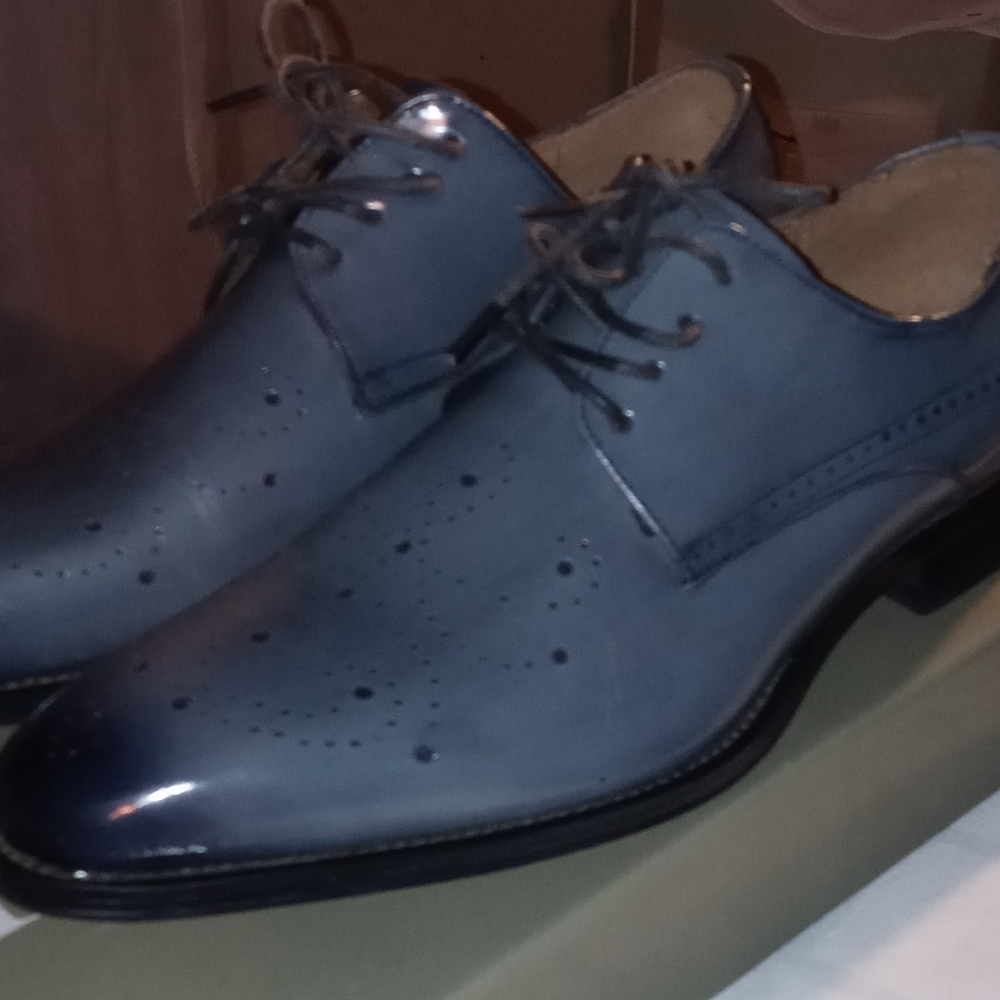 Size 8.5  Giovanni Joel Oxford Dress shoes. Grey with navy blue tips